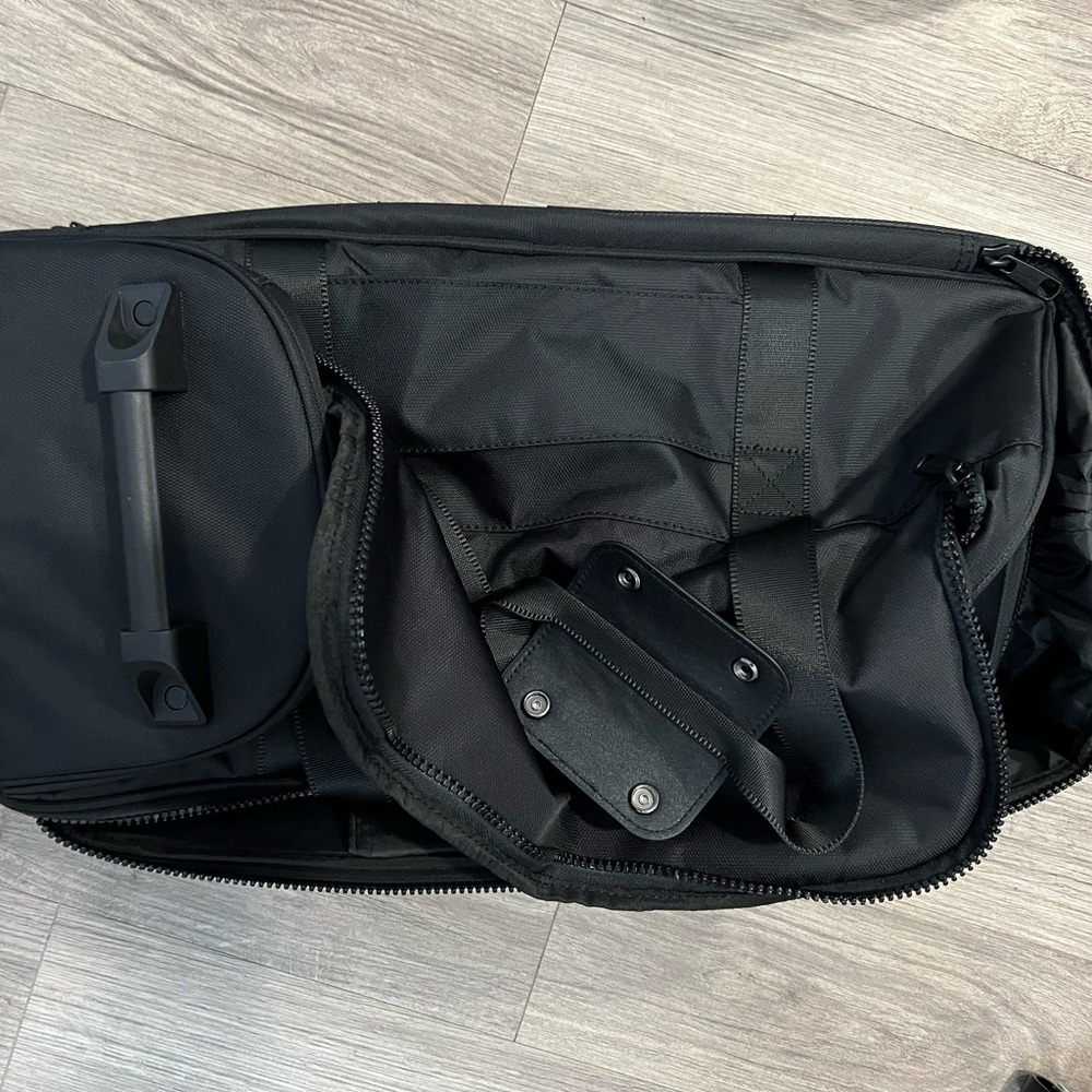 CalPak Black Stevyn Rolling Duffel